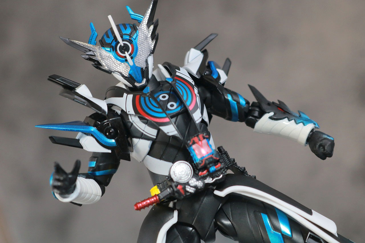 S.H.フィギュアーツ　仮面ライダークローズエボル　レビュー　アクション