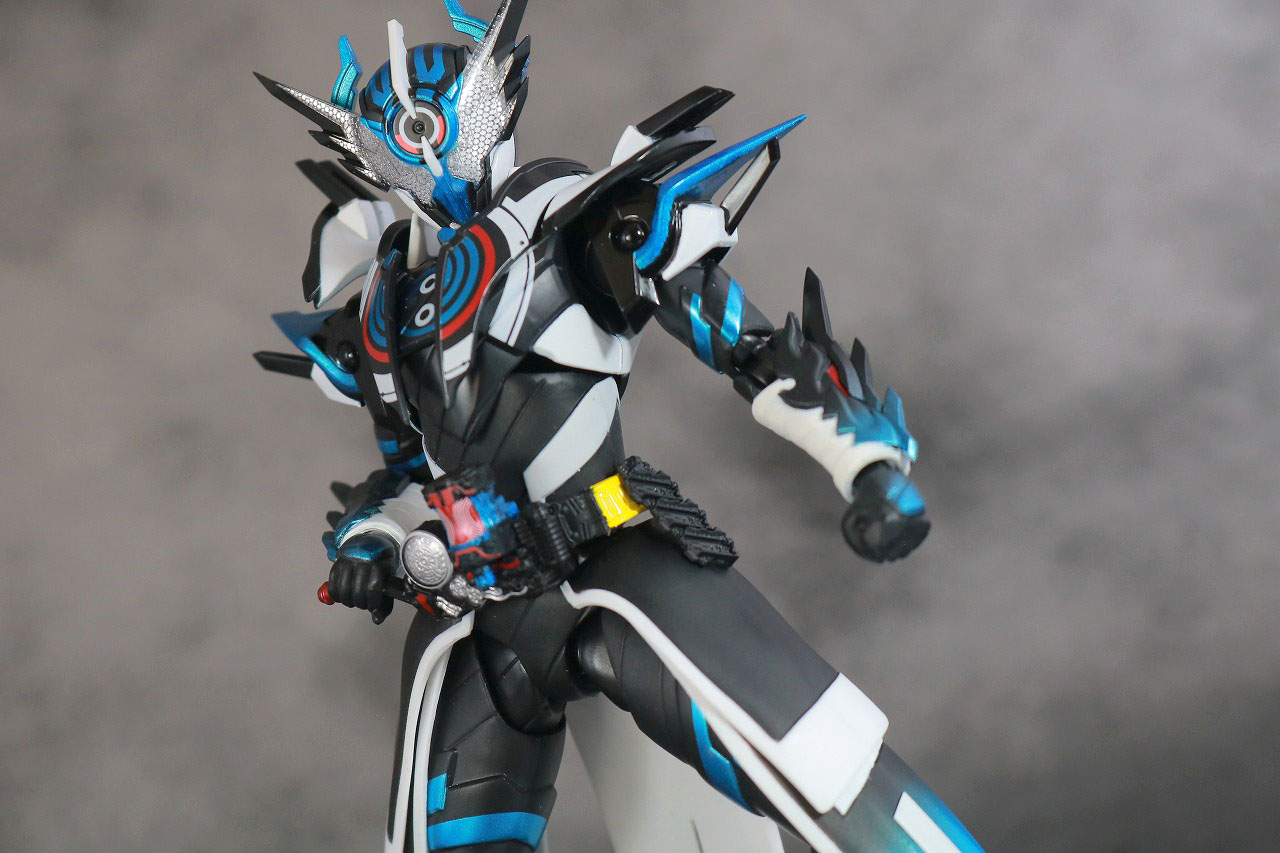 S.H.フィギュアーツ　仮面ライダークローズエボル　レビュー　アクション