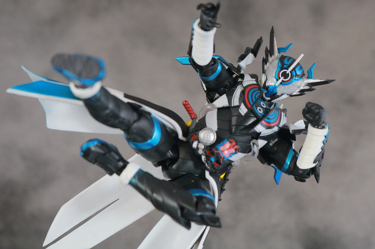 S.H.フィギュアーツ　仮面ライダークローズエボル　レビュー　アクション