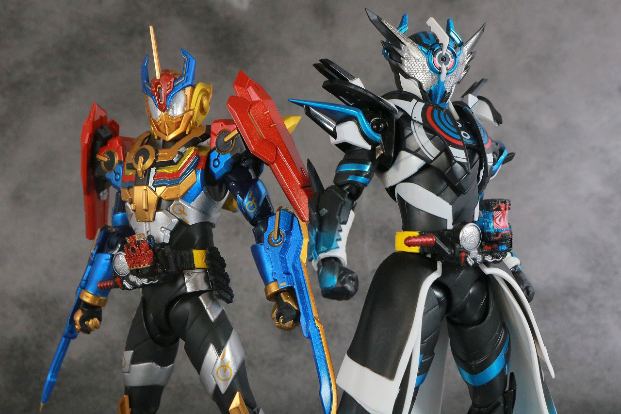 S.H.フィギュアーツ　仮面ライダークローズエボル　レビュー　アクション　仮面ライダーグリス パーフェクトキングダム