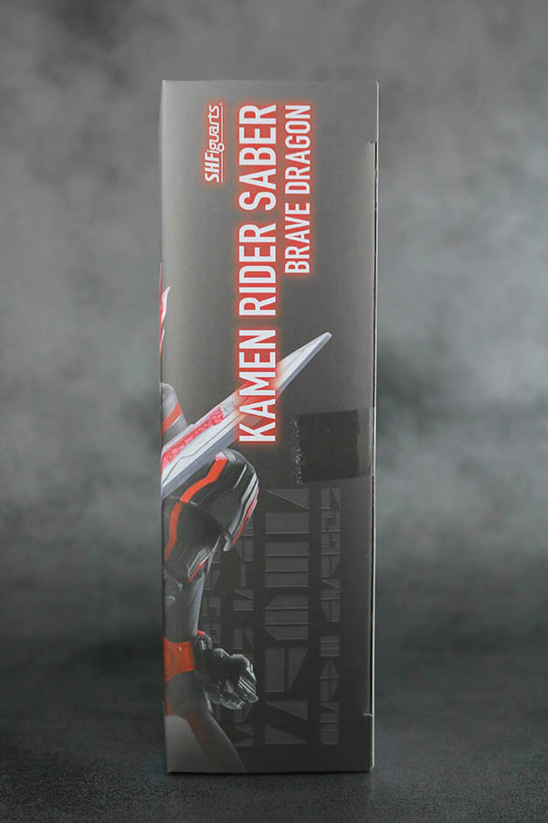 S.H.フィギュアーツ　仮面ライダーセイバー　ブレイブドラゴン　レビュー　パッケージ