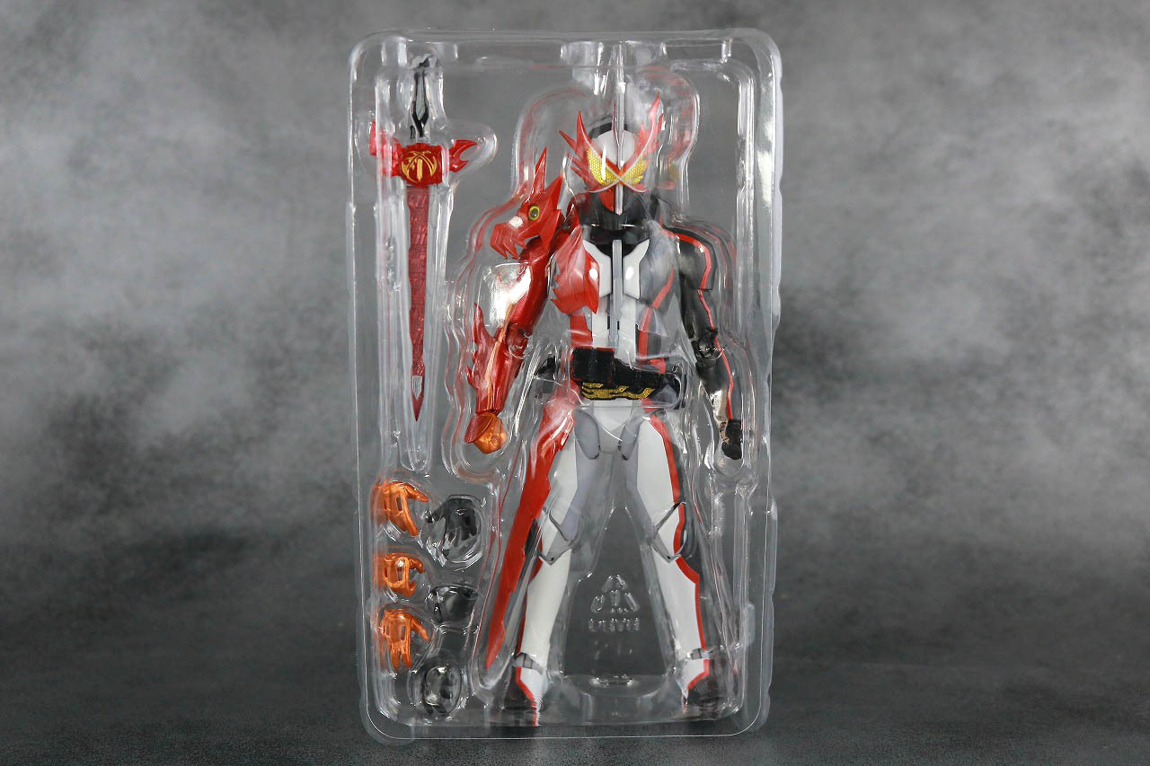 S.H.フィギュアーツ　仮面ライダーセイバー　ブレイブドラゴン　レビュー　パッケージ