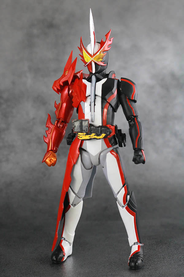 S.H.フィギュアーツ　仮面ライダーセイバー　ブレイブドラゴン　レビュー　本体