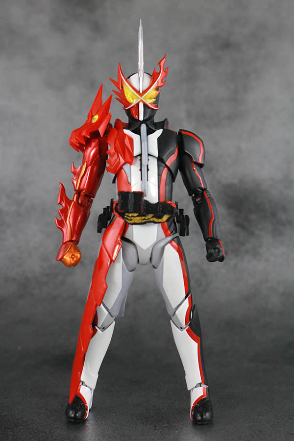 S.H.フィギュアーツ　仮面ライダーセイバー　ブレイブドラゴン　レビュー　本体