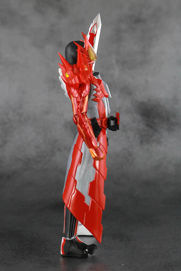 S.H.フィギュアーツ　仮面ライダーセイバー　ブレイブドラゴン　レビュー　本体