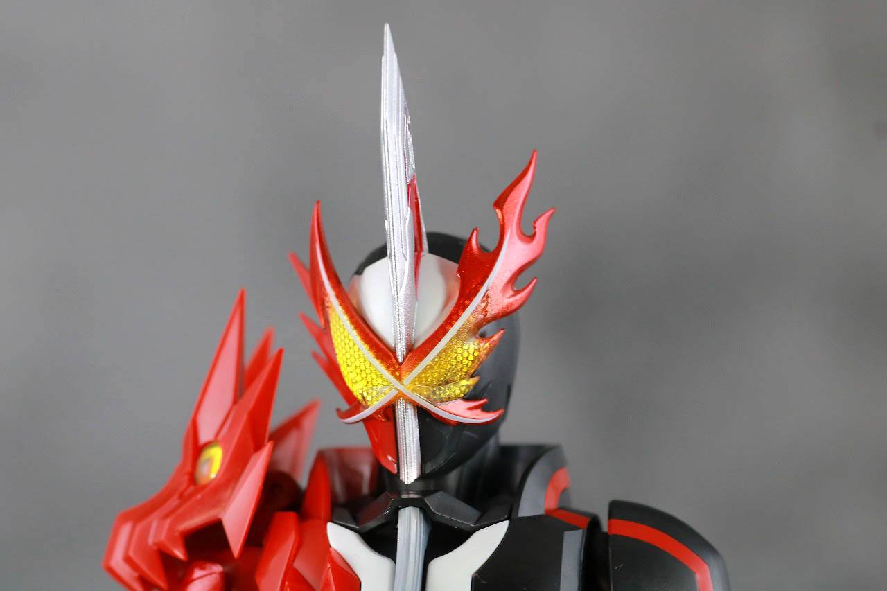 S.H.フィギュアーツ　仮面ライダーセイバー　ブレイブドラゴン　レビュー　本体