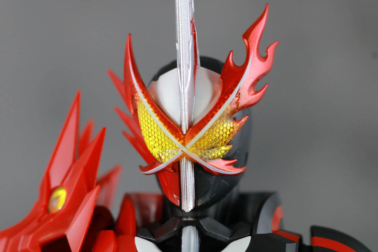 S.H.フィギュアーツ　仮面ライダーセイバー　ブレイブドラゴン　レビュー　本体