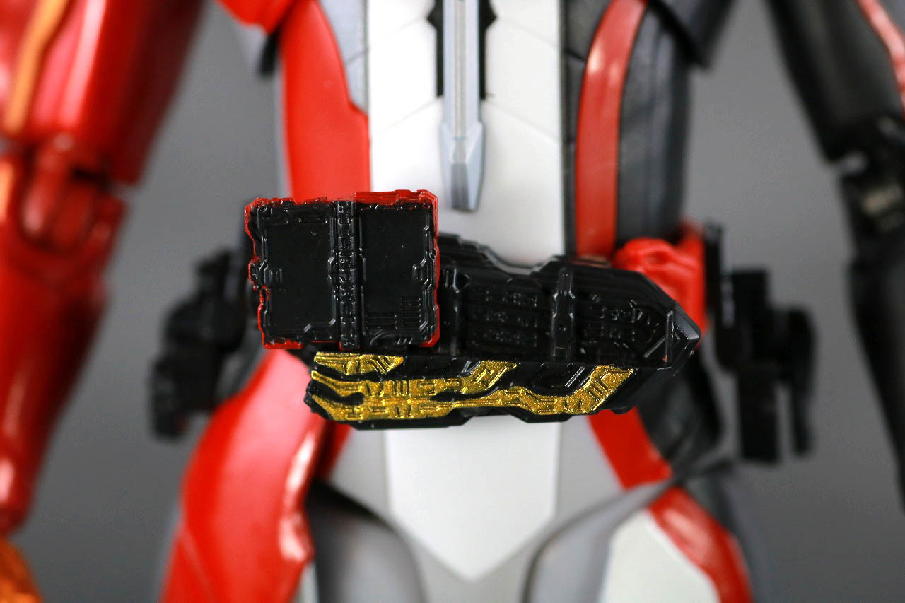 S.H.フィギュアーツ　仮面ライダーセイバー　ブレイブドラゴン　レビュー　本体