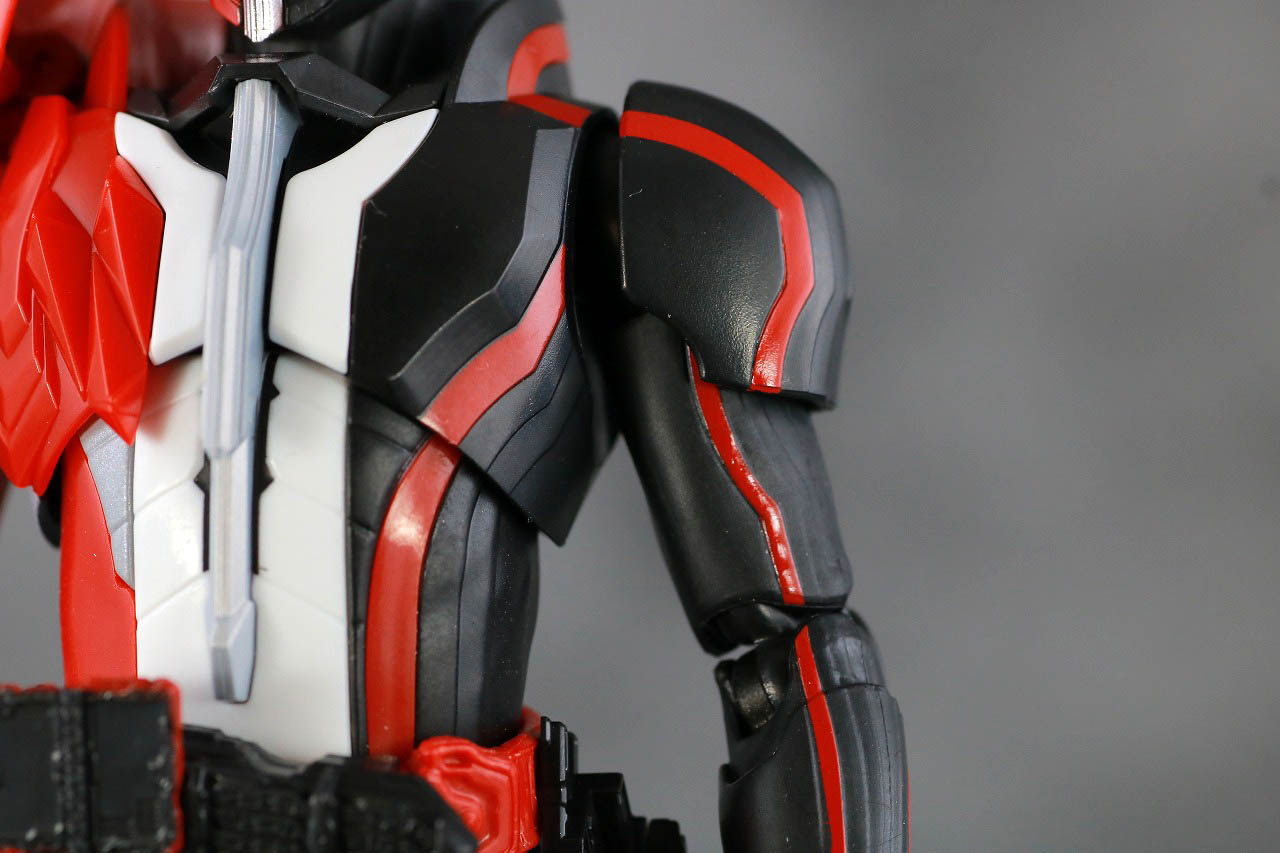 S.H.フィギュアーツ　仮面ライダーセイバー　ブレイブドラゴン　レビュー　本体