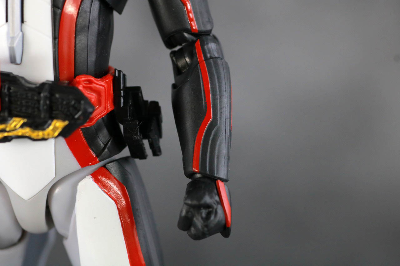 S.H.フィギュアーツ　仮面ライダーセイバー　ブレイブドラゴン　レビュー　本体