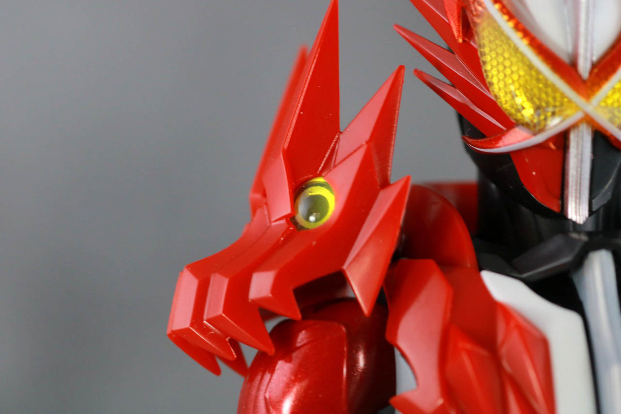 S.H.フィギュアーツ　仮面ライダーセイバー　ブレイブドラゴン　レビュー　本体