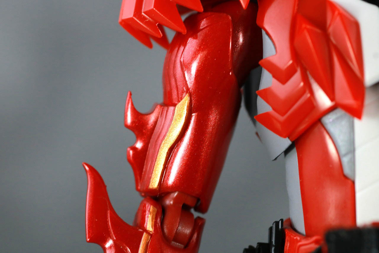 S.H.フィギュアーツ　仮面ライダーセイバー　ブレイブドラゴン　レビュー　本体