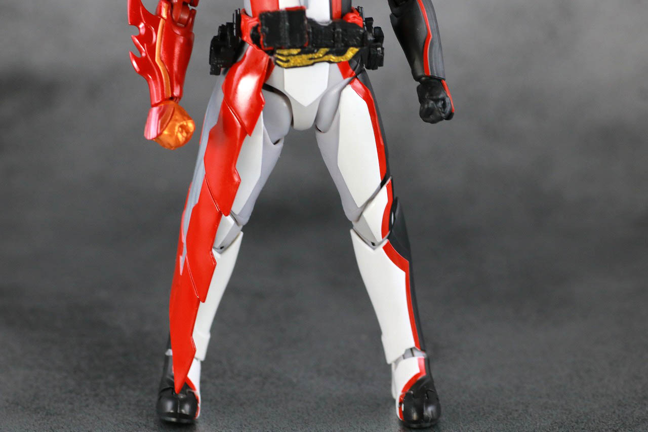 S.H.フィギュアーツ　仮面ライダーセイバー　ブレイブドラゴン　レビュー　本体