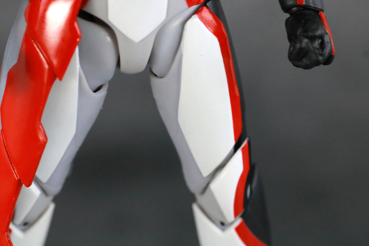 S.H.フィギュアーツ　仮面ライダーセイバー　ブレイブドラゴン　レビュー　本体