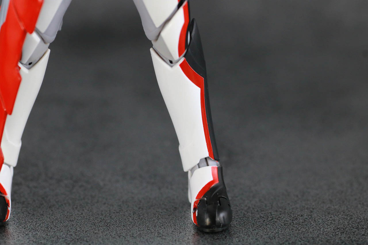 S.H.フィギュアーツ　仮面ライダーセイバー　ブレイブドラゴン　レビュー　本体