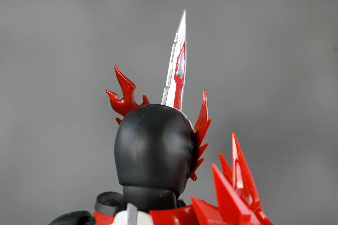 S.H.フィギュアーツ　仮面ライダーセイバー　ブレイブドラゴン　レビュー　本体