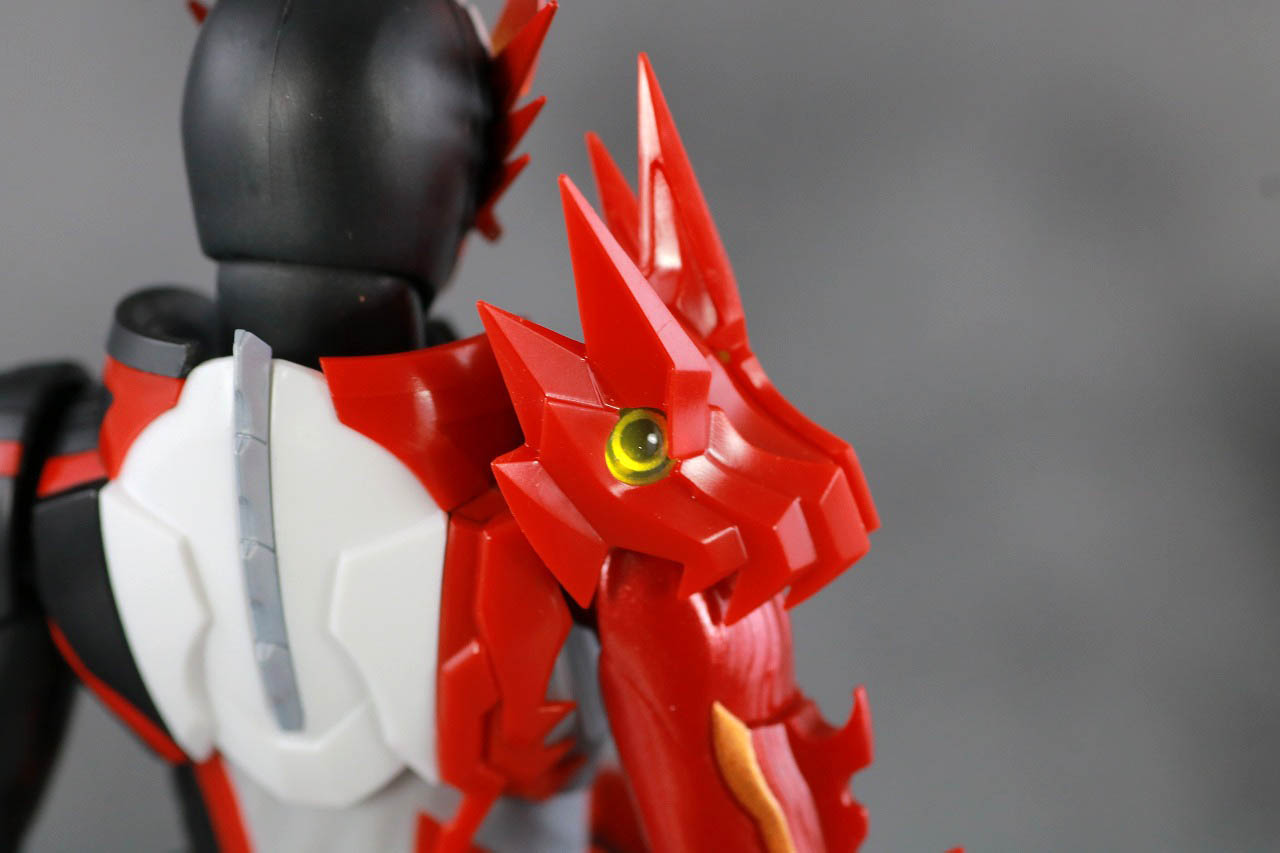 S.H.フィギュアーツ　仮面ライダーセイバー　ブレイブドラゴン　レビュー　本体