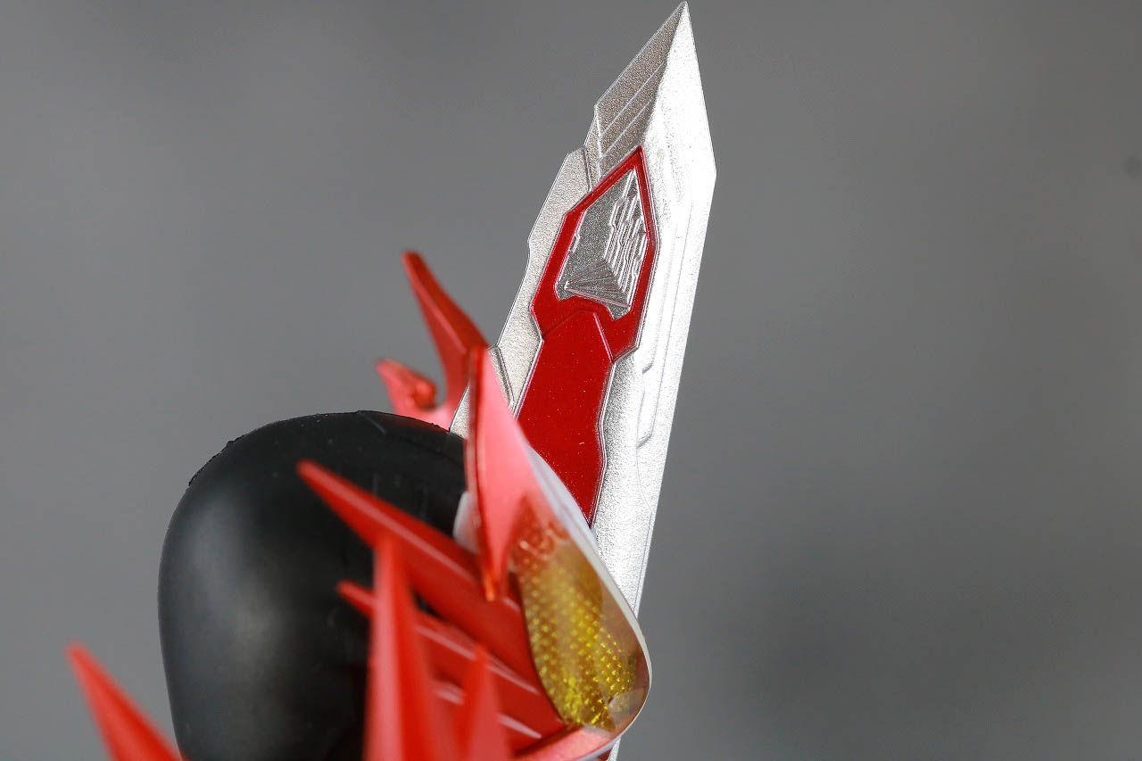 S.H.フィギュアーツ　仮面ライダーセイバー　ブレイブドラゴン　レビュー　本体