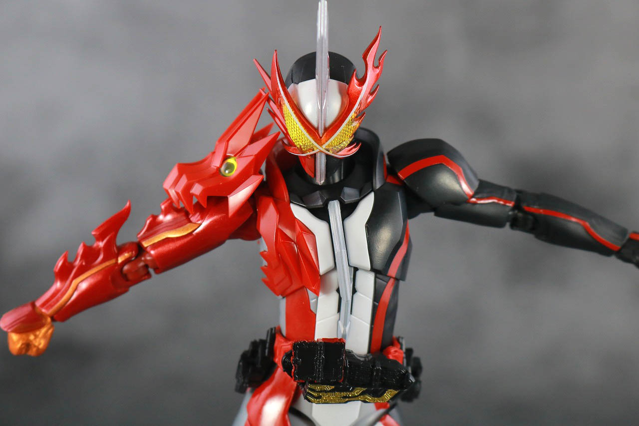 S.H.フィギュアーツ　仮面ライダーセイバー　ブレイブドラゴン　レビュー　可動範囲