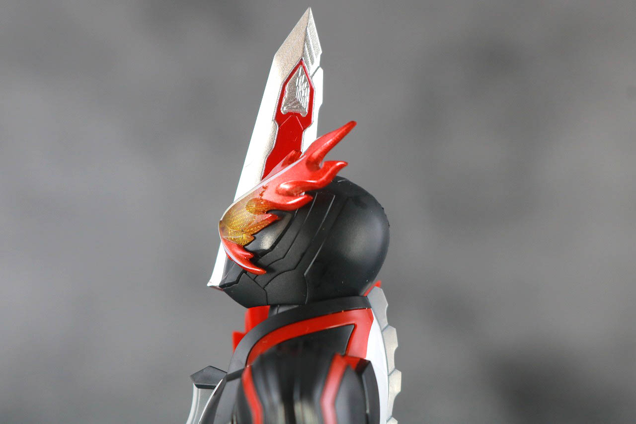 S.H.フィギュアーツ　仮面ライダーセイバー　ブレイブドラゴン　レビュー　可動範囲