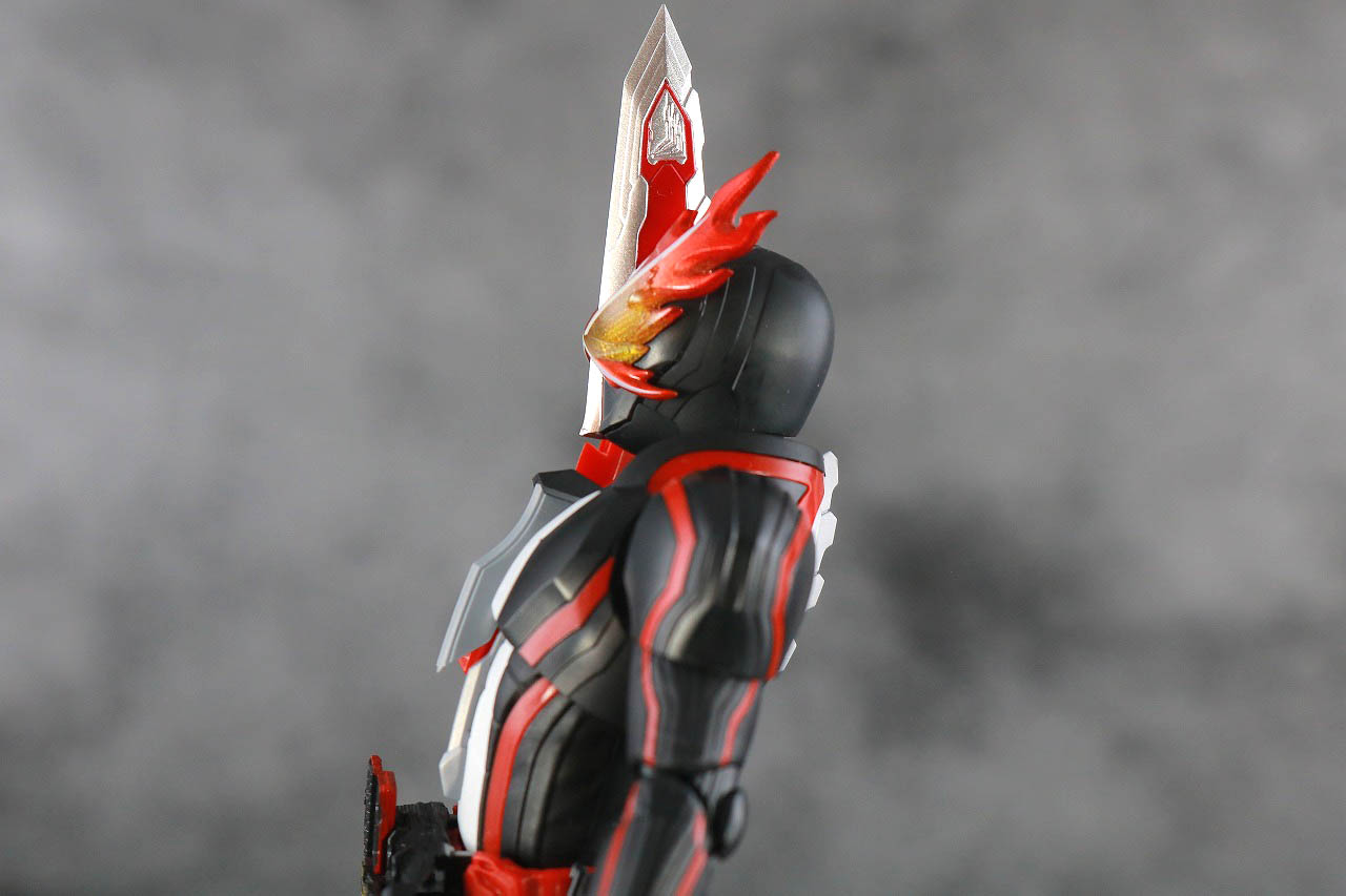 S.H.フィギュアーツ　仮面ライダーセイバー　ブレイブドラゴン　レビュー　可動範囲