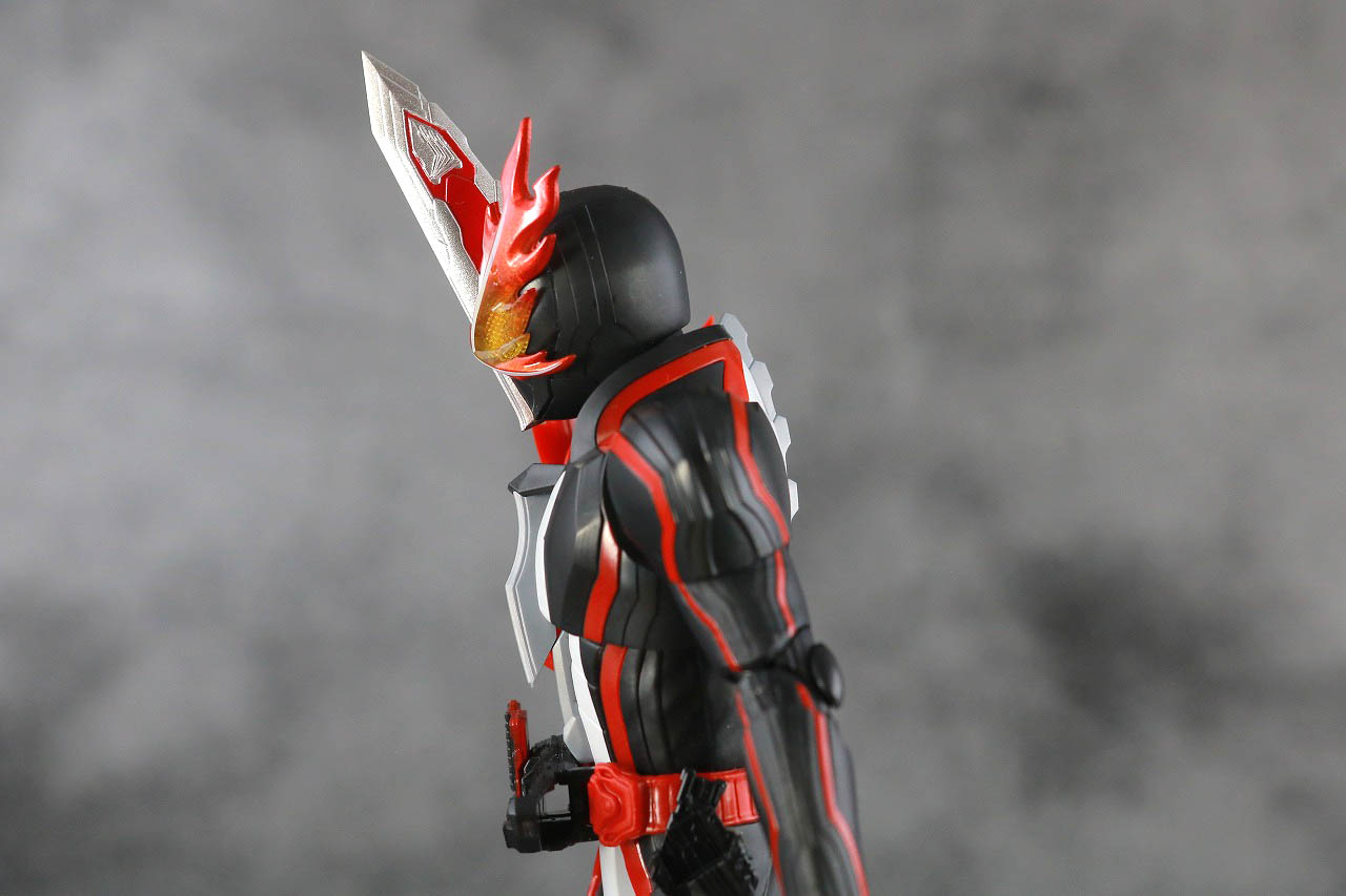 S.H.フィギュアーツ　仮面ライダーセイバー　ブレイブドラゴン　レビュー　可動範囲