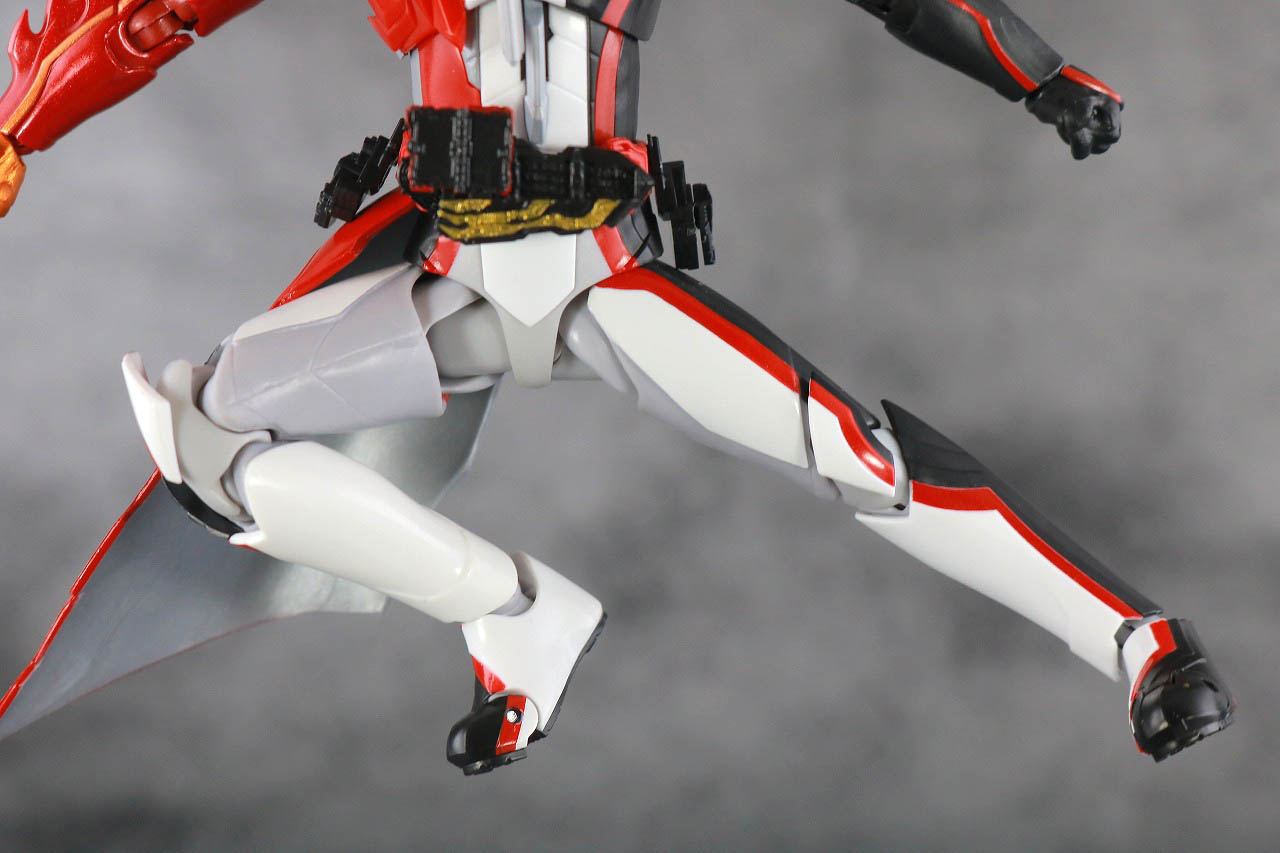 S.H.フィギュアーツ　仮面ライダーセイバー　ブレイブドラゴン　レビュー　可動範囲