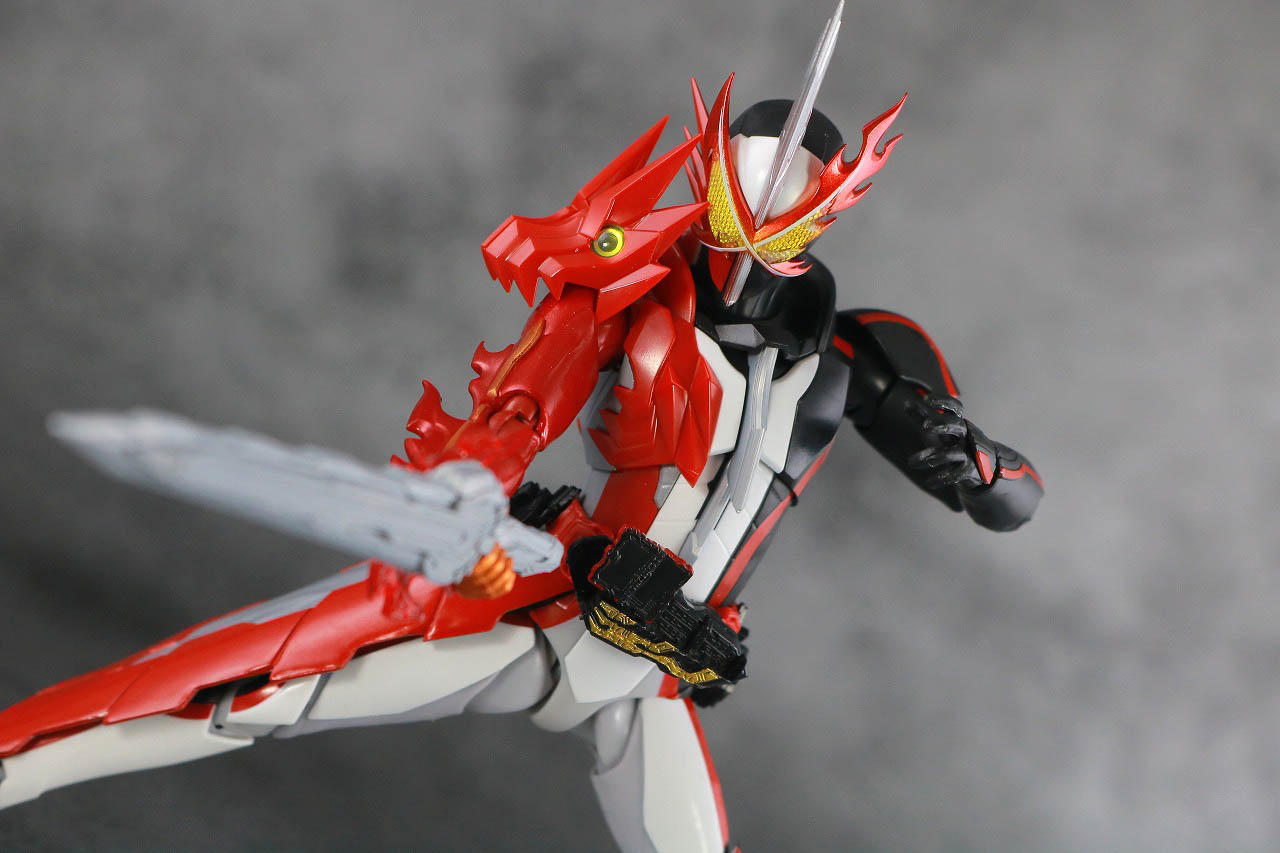 S.H.フィギュアーツ　仮面ライダーセイバー　ブレイブドラゴン　レビュー　アクション