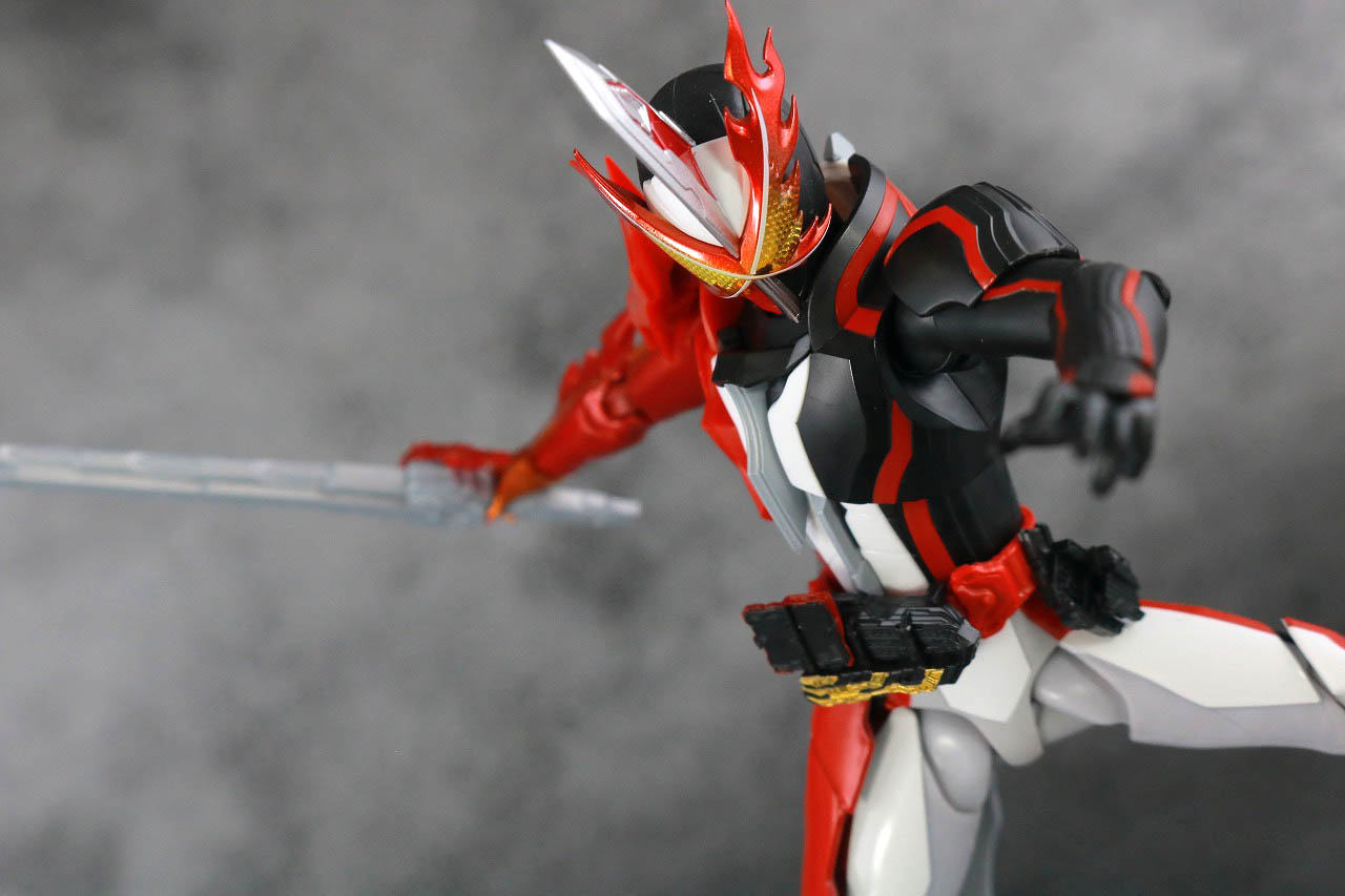 S.H.フィギュアーツ　仮面ライダーセイバー　ブレイブドラゴン　レビュー　アクション