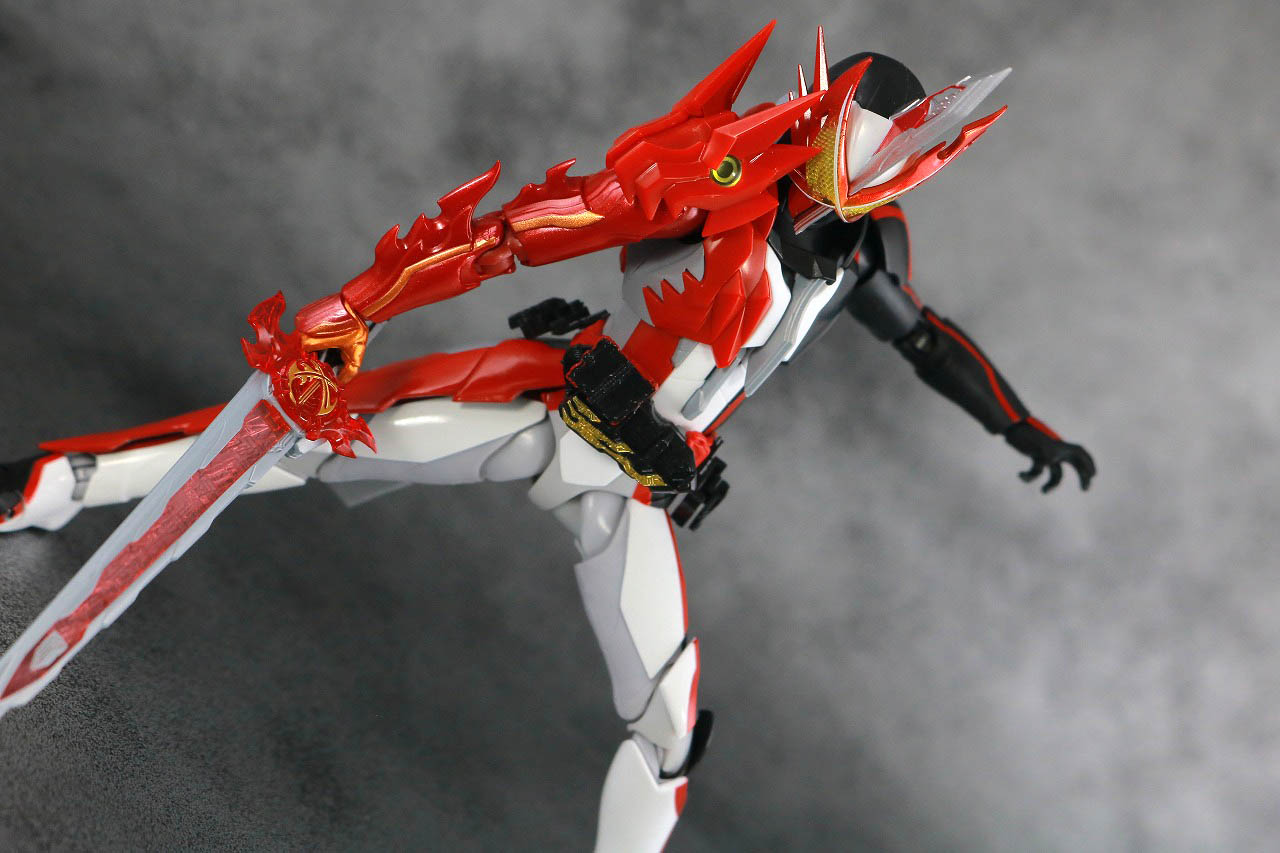 S.H.フィギュアーツ　仮面ライダーセイバー　ブレイブドラゴン　レビュー　アクション
