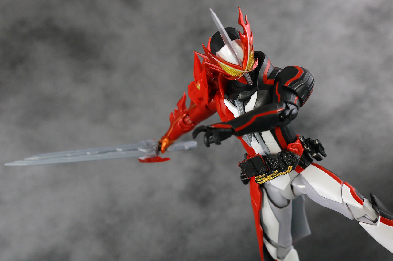 S.H.フィギュアーツ　仮面ライダーセイバー　ブレイブドラゴン　レビュー　アクション