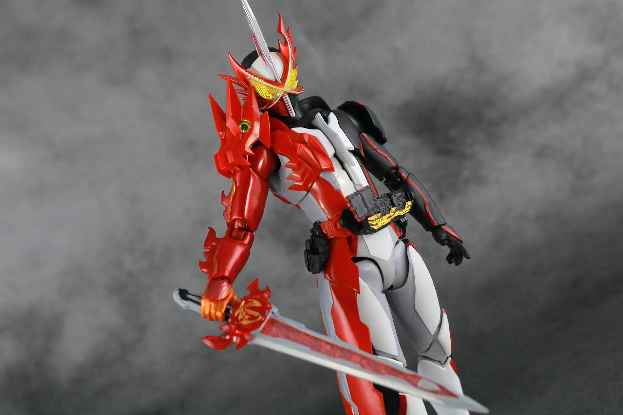 S.H.フィギュアーツ　仮面ライダーセイバー　ブレイブドラゴン　レビュー　アクション