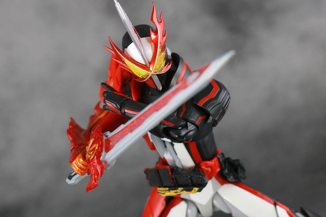 S.H.フィギュアーツ　仮面ライダーセイバー　ブレイブドラゴン　レビュー　アクション