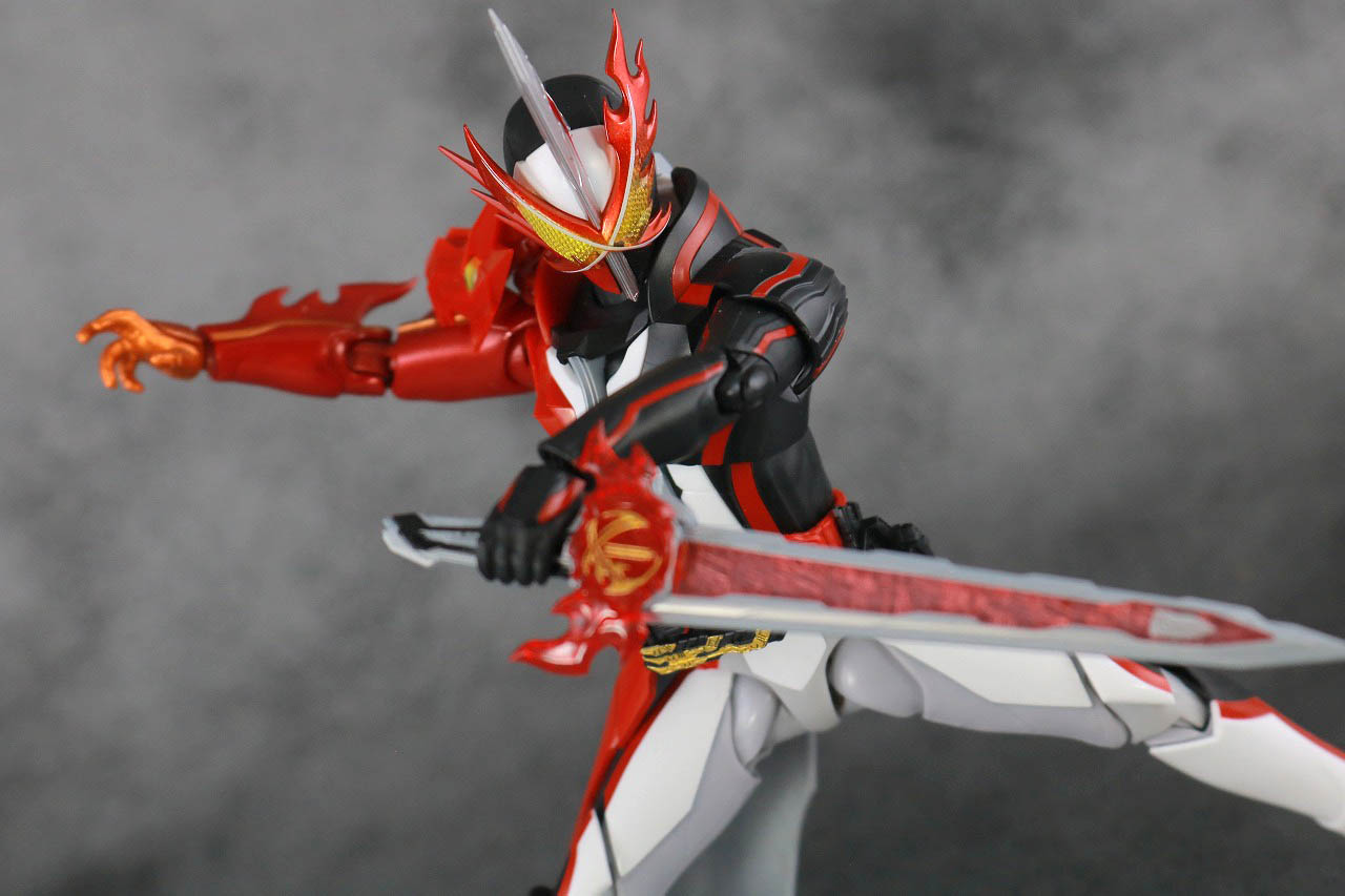 S.H.フィギュアーツ　仮面ライダーセイバー　ブレイブドラゴン　レビュー　アクション