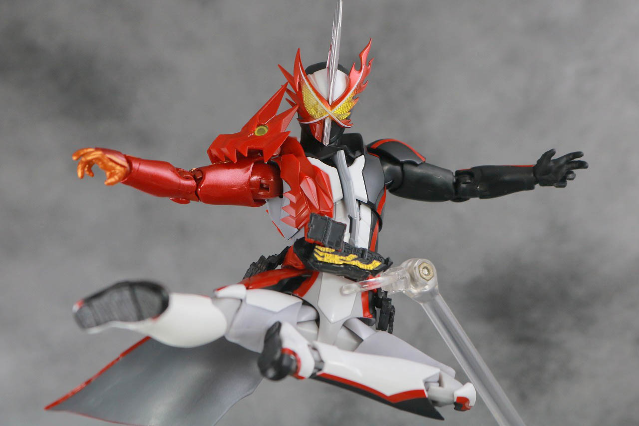 S.H.フィギュアーツ　仮面ライダーセイバー　ブレイブドラゴン　レビュー　アクション