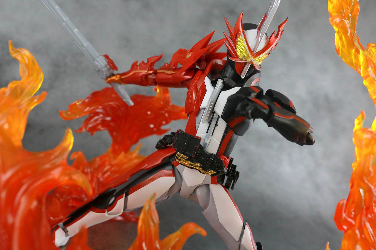 S.H.フィギュアーツ　仮面ライダーセイバー　ブレイブドラゴン　レビュー　アクション　魂エフェクト　炎