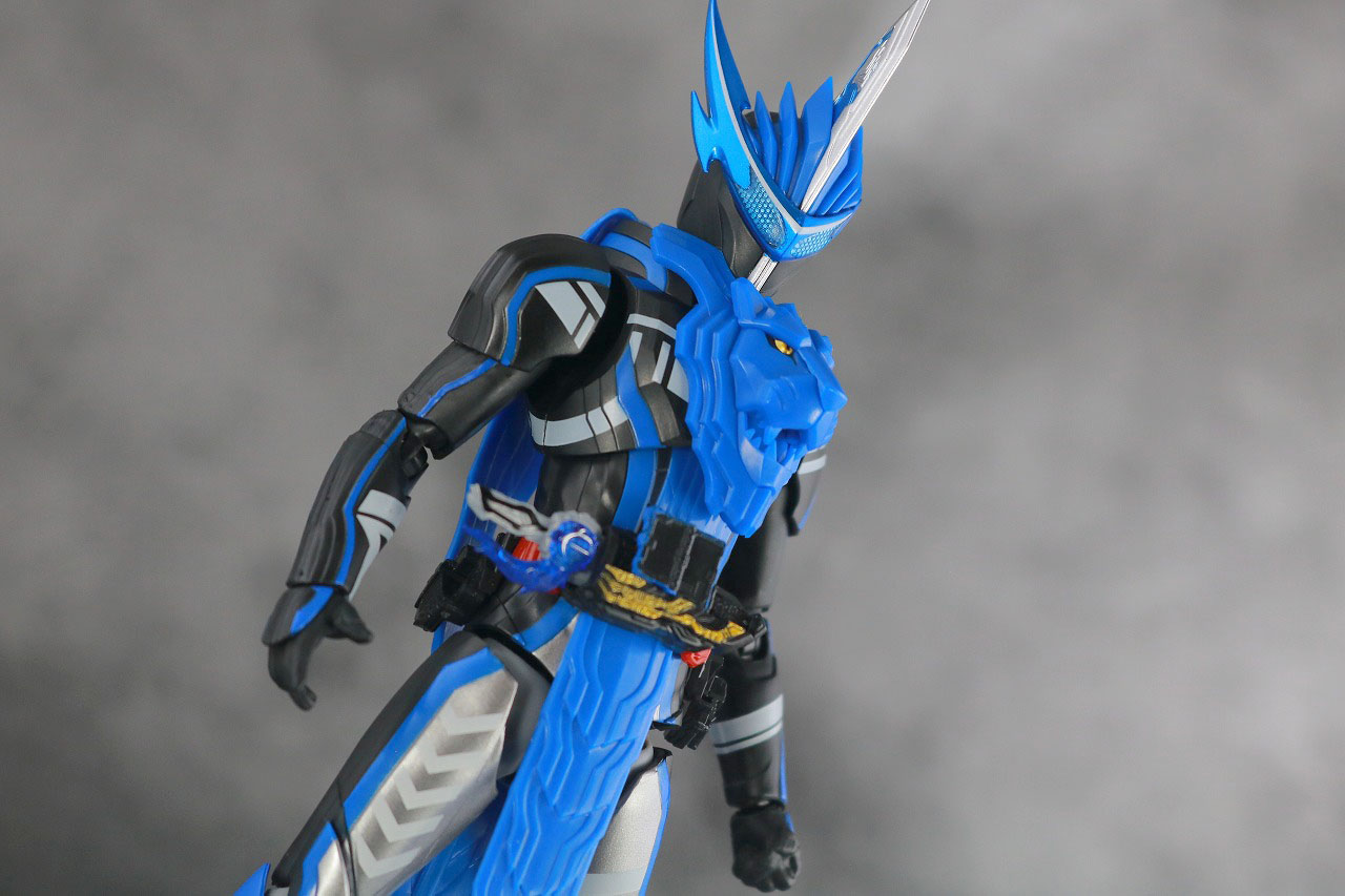 S.H.フィギュアーツ　仮面ライダーブレイズ ライオン戦記　レビュー　アクション