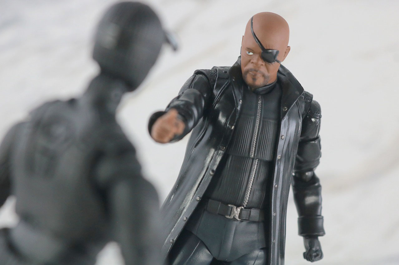 S.H.フィギュアーツ　ニック・フューリー　アベンジャーズ　レビュー　アクション