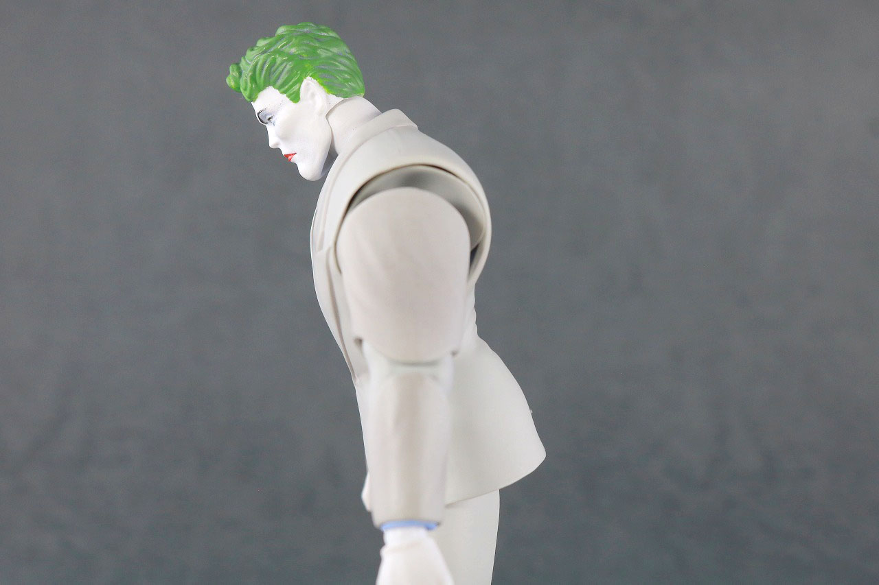 MAFEX　ジョーカー（BATMAN The Dark Knight Returns）レビュー　可動範囲