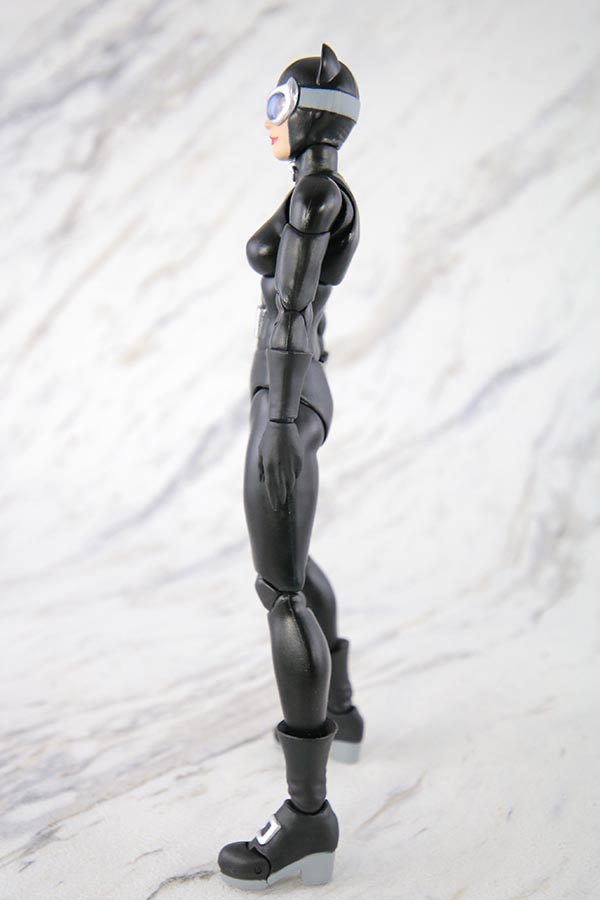 MAFEX　キャットウーマン　バットマン　HUSH　ハッシュ　レビュー　本体