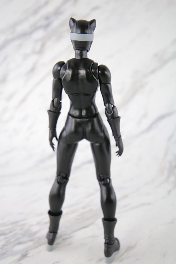 MAFEX　キャットウーマン　バットマン　HUSH　ハッシュ　レビュー　本体