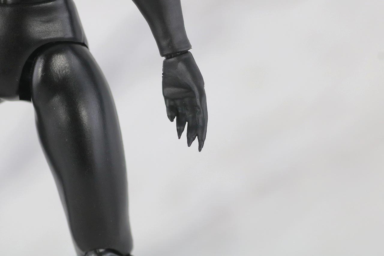 MAFEX　キャットウーマン　バットマン　HUSH　ハッシュ　レビュー　本体