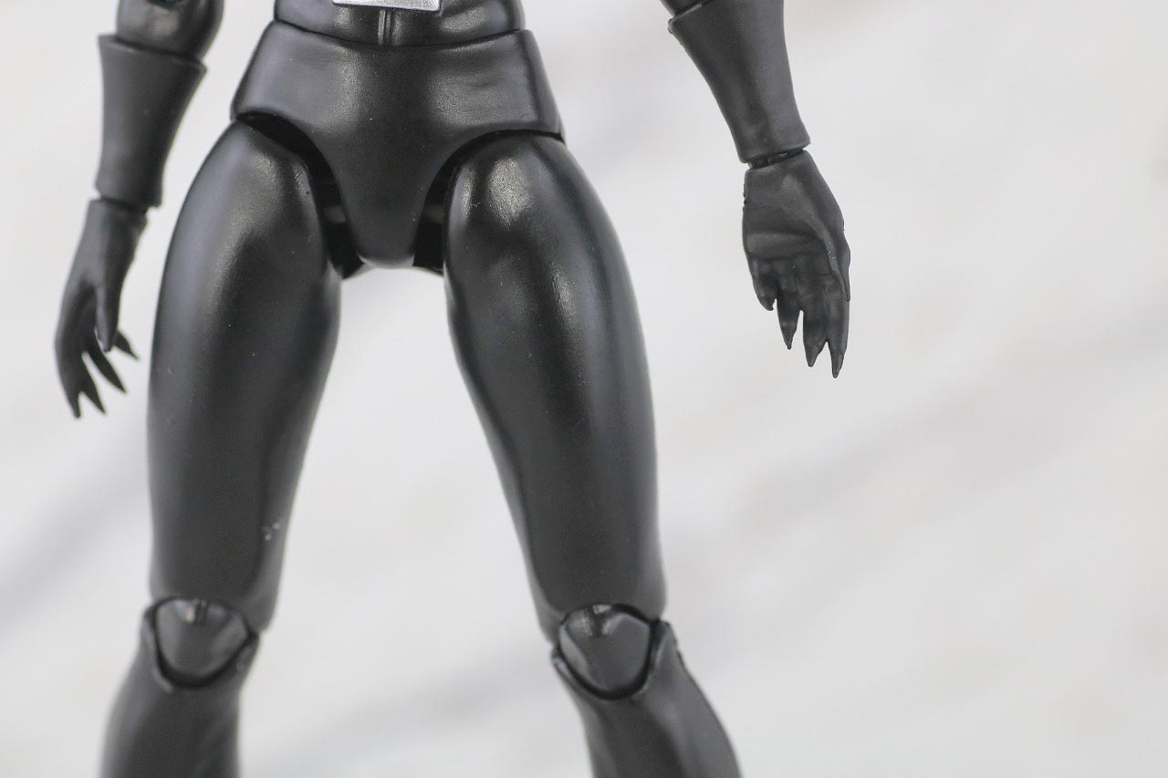 MAFEX　キャットウーマン　バットマン　HUSH　ハッシュ　レビュー　本体