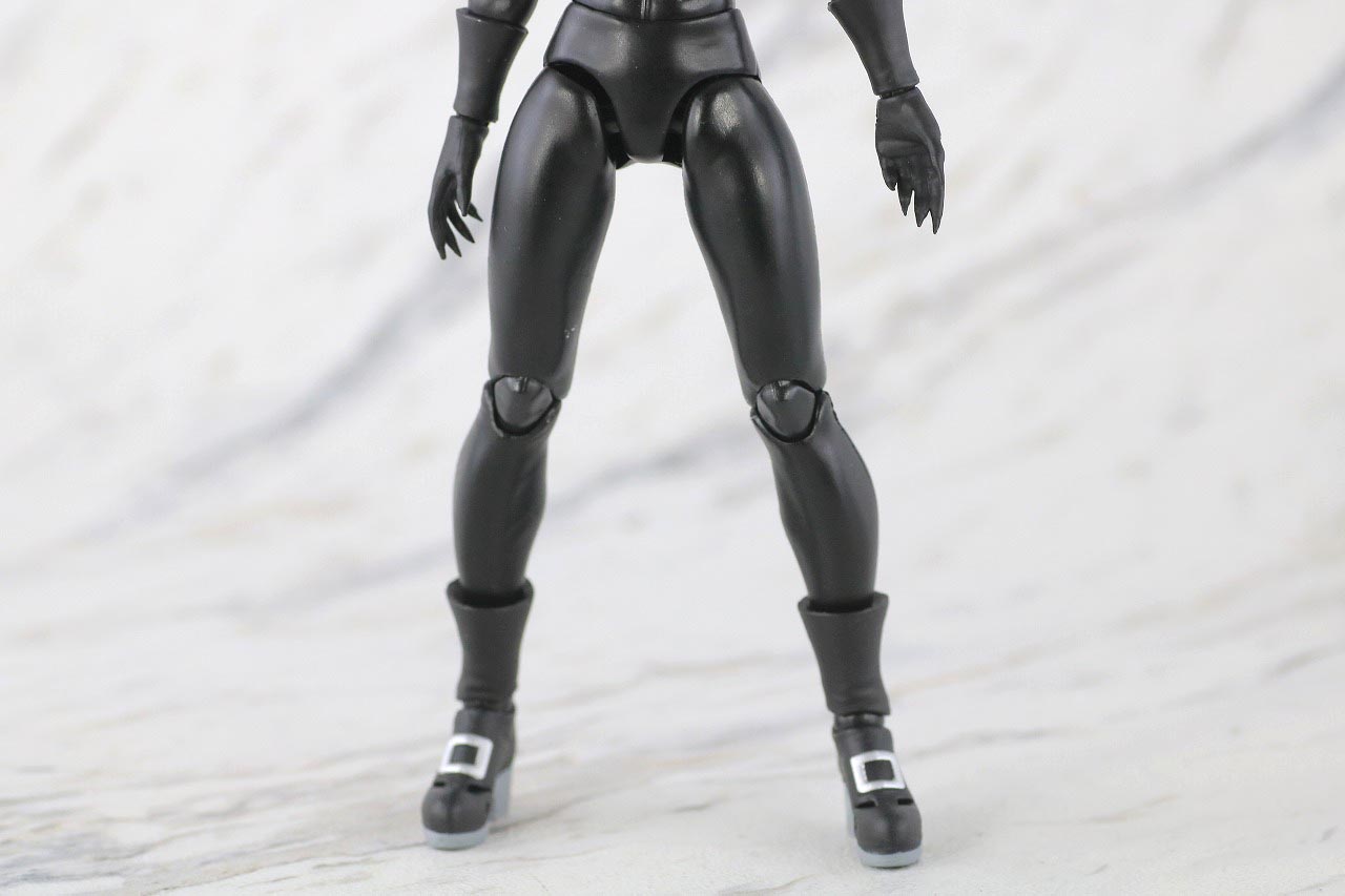 MAFEX　キャットウーマン　バットマン　HUSH　ハッシュ　レビュー　本体