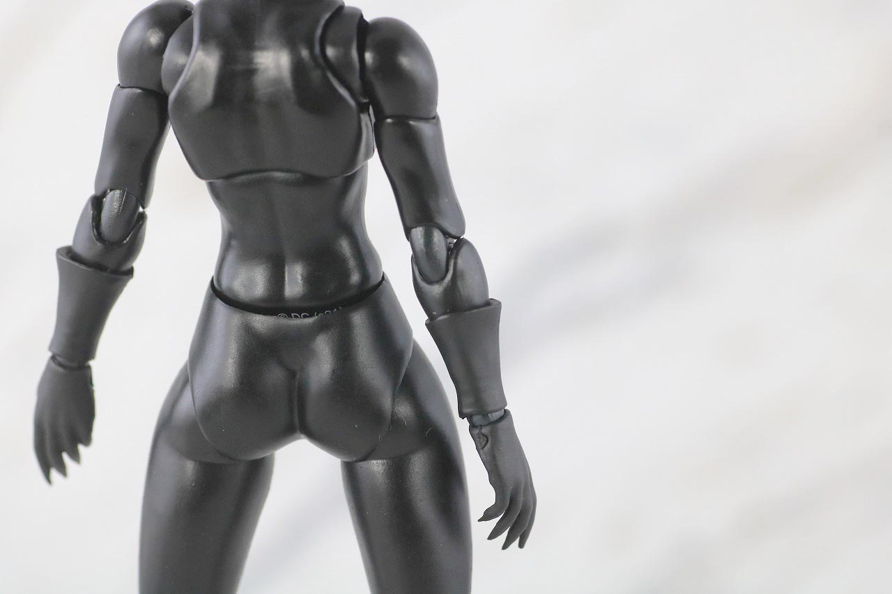 MAFEX　キャットウーマン　バットマン　HUSH　ハッシュ　レビュー　本体