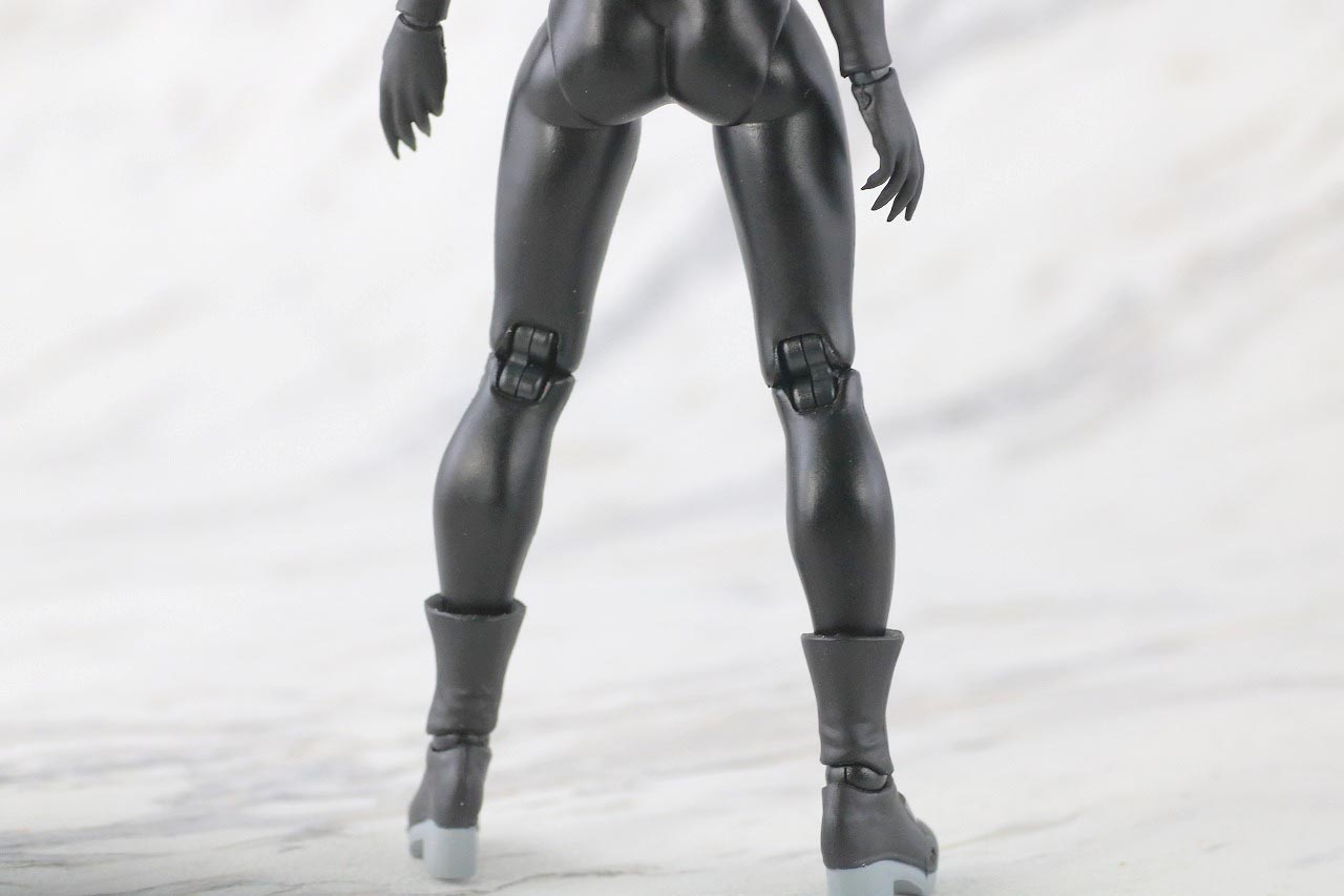 MAFEX　キャットウーマン　バットマン　HUSH　ハッシュ　レビュー　本体