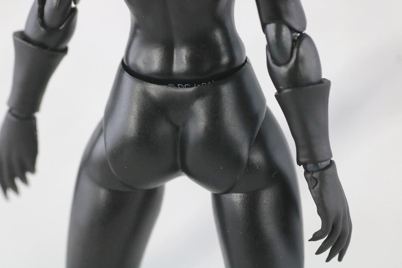 MAFEX　キャットウーマン　バットマン　HUSH　ハッシュ　レビュー　本体