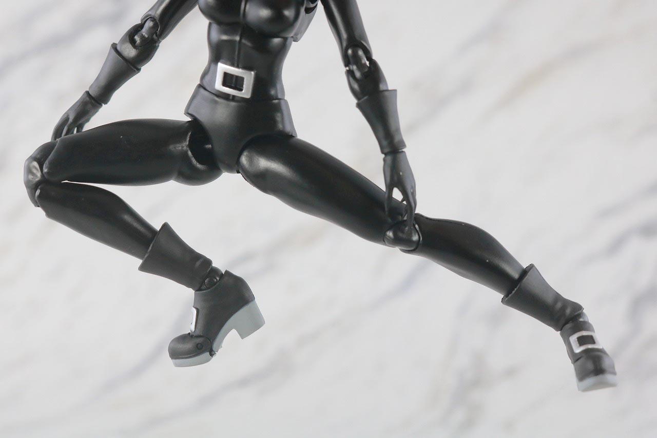 MAFEX　キャットウーマン　バットマン　HUSH　ハッシュ　レビュー　可動