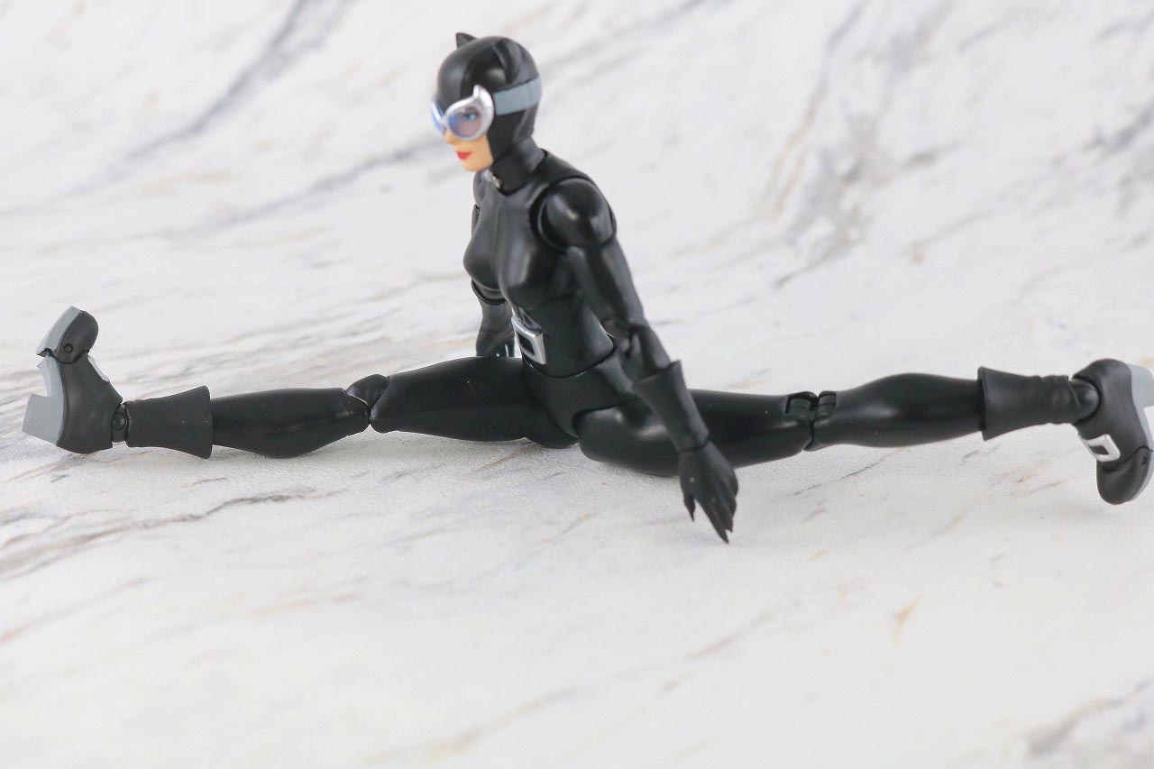 MAFEX　キャットウーマン　バットマン　HUSH　ハッシュ　レビュー　可動