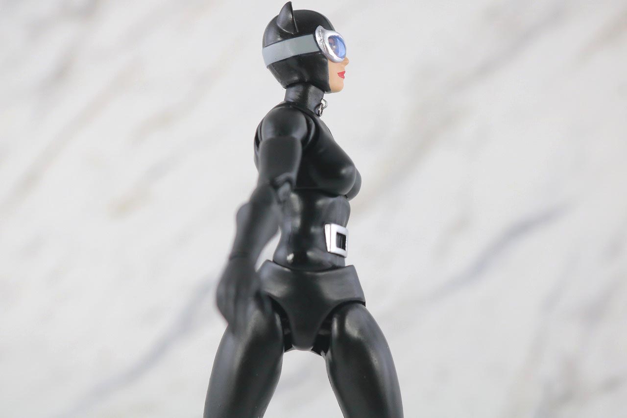 MAFEX　キャットウーマン　バットマン　HUSH　ハッシュ　レビュー　可動